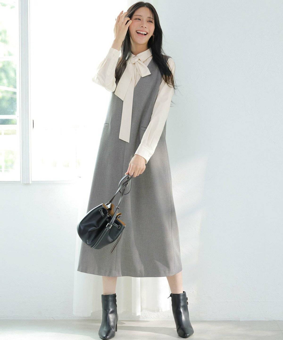 ジャンスカコーデの女性