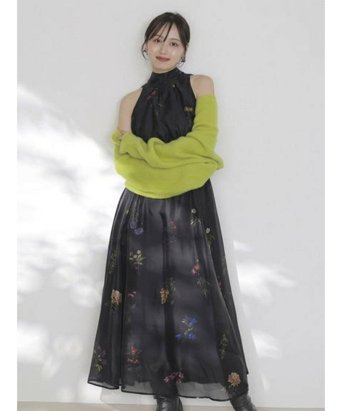 ワンピースコーデの女性