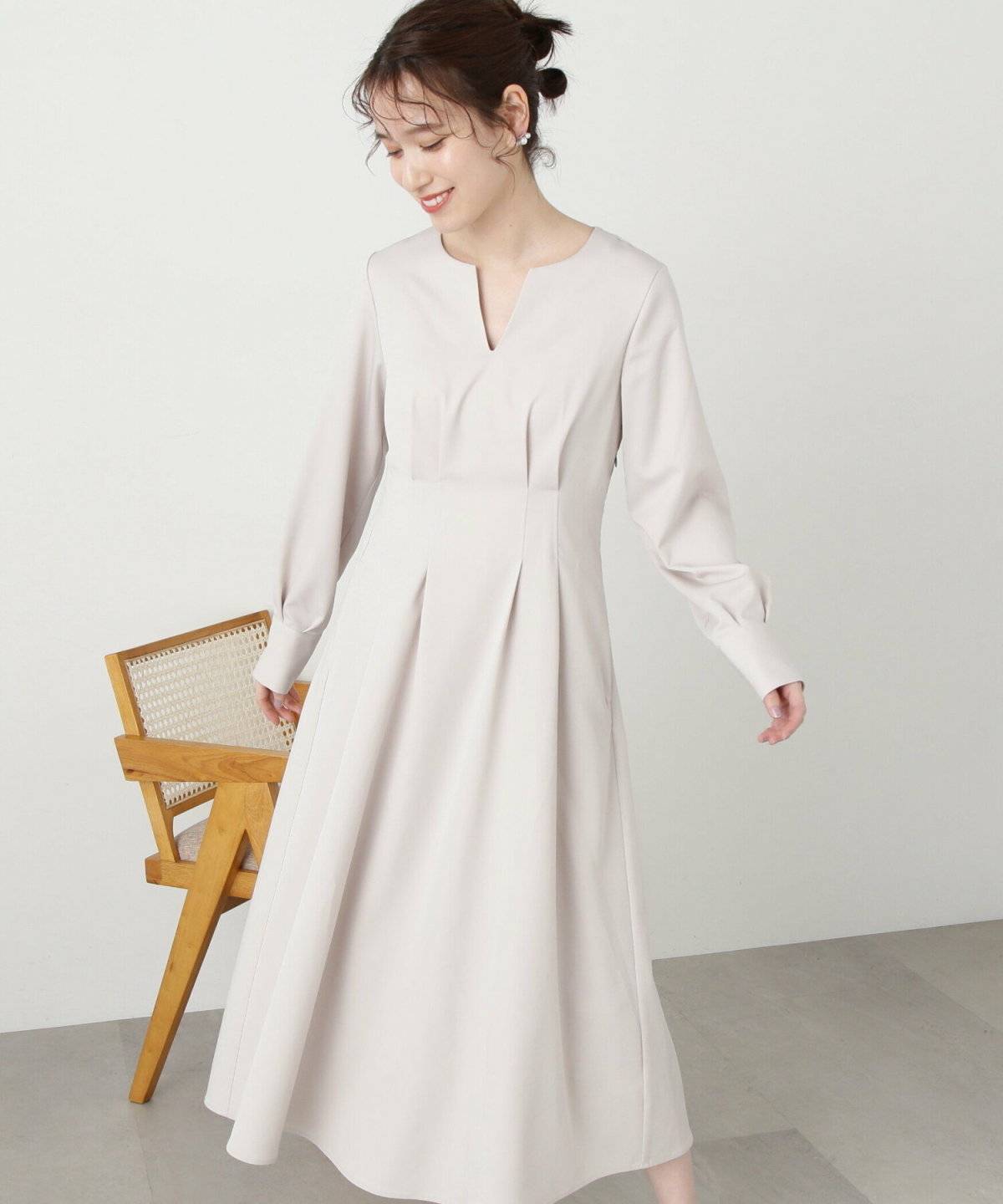 ワンピースコーデの女性