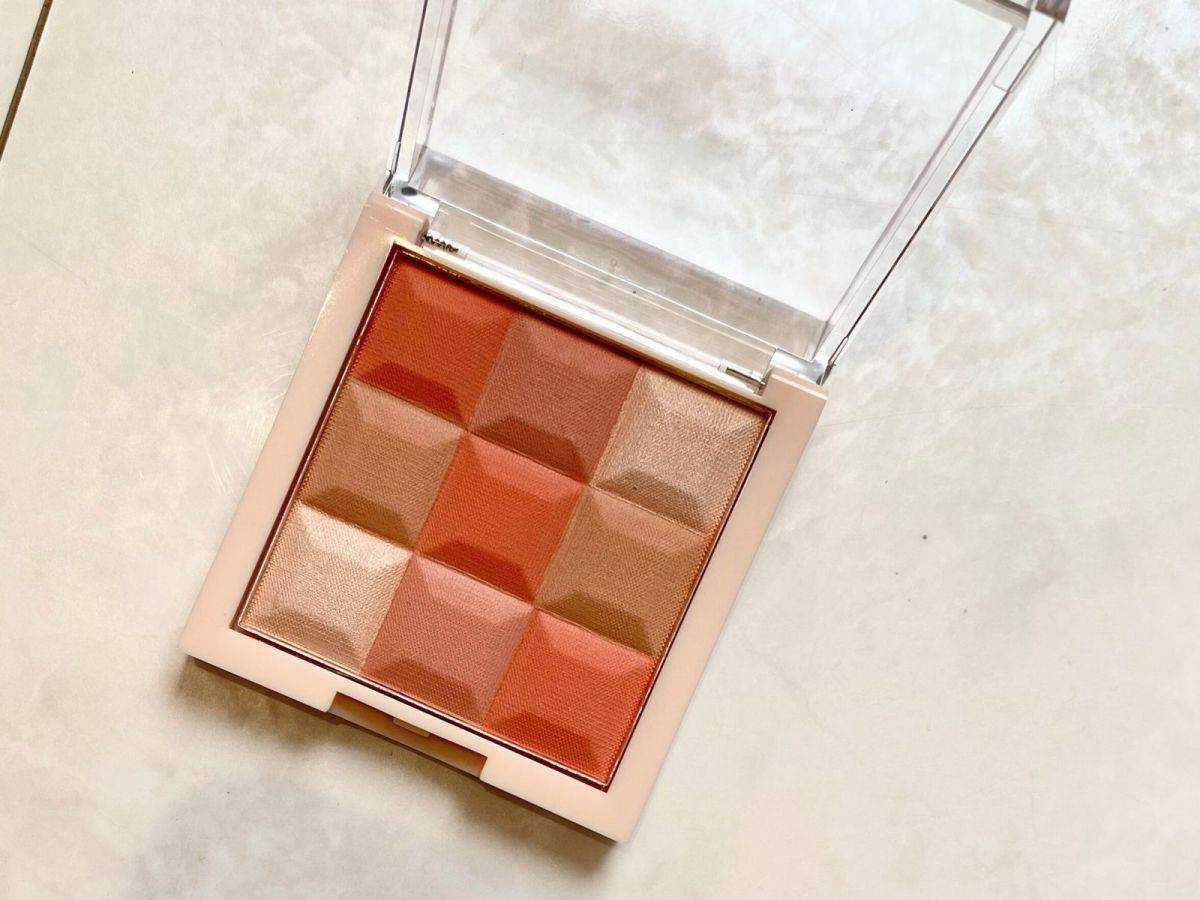 レブロン ブラッシュ & イルミネーター パレット 001メロウピーチ①