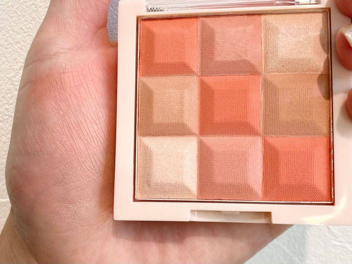 レブロン ブラッシュ & イルミネーター パレット 001メロウピーチ②