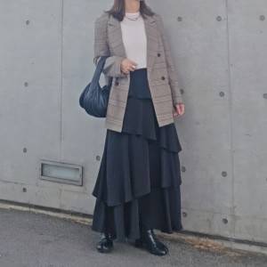 【2025年11月】黒スカート持ってる人におすすめ!大人可愛い秋コーデ5選
