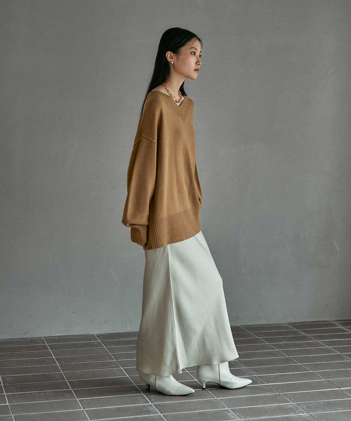 スカートコーデの女性