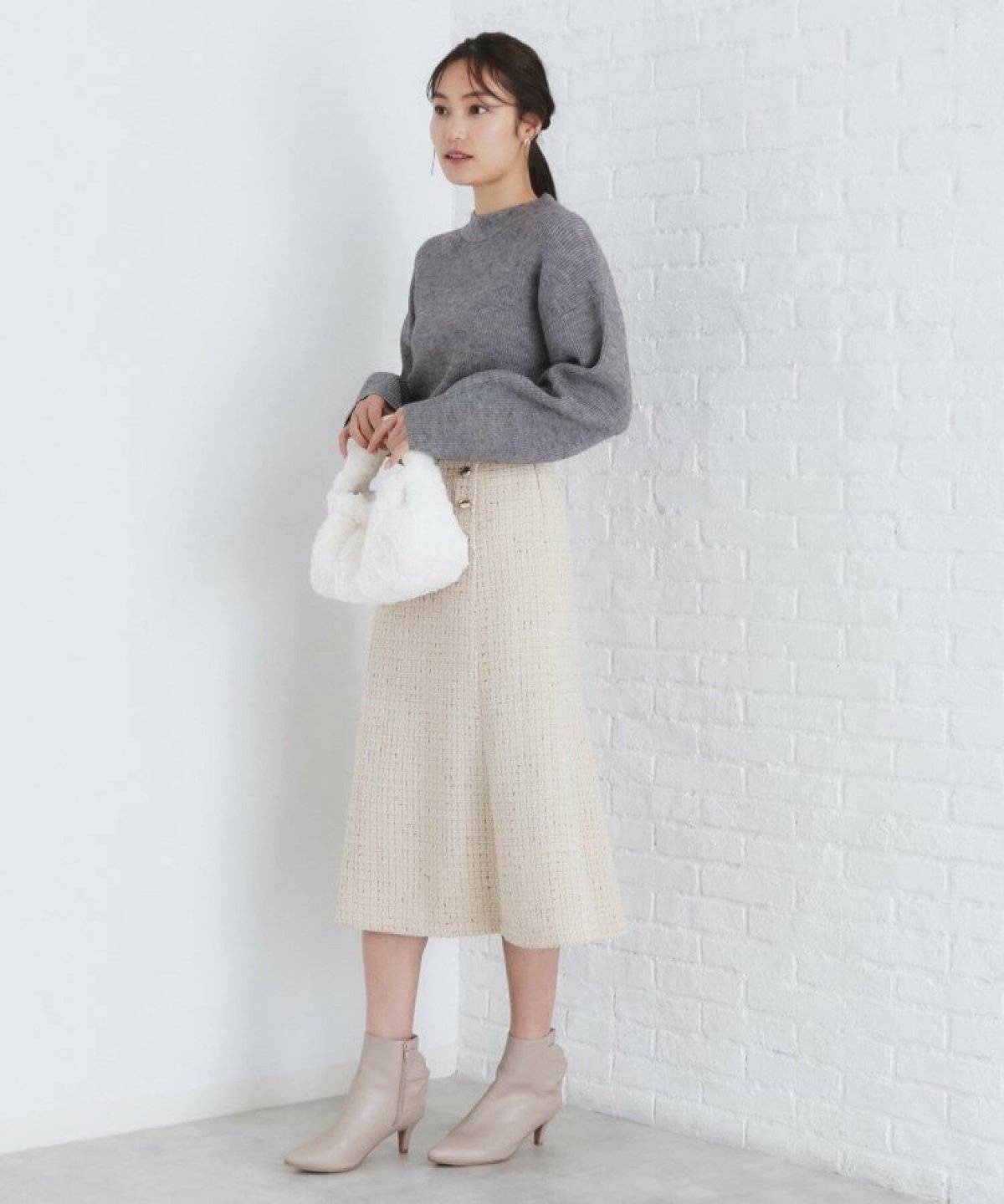 スカートコーデの女性