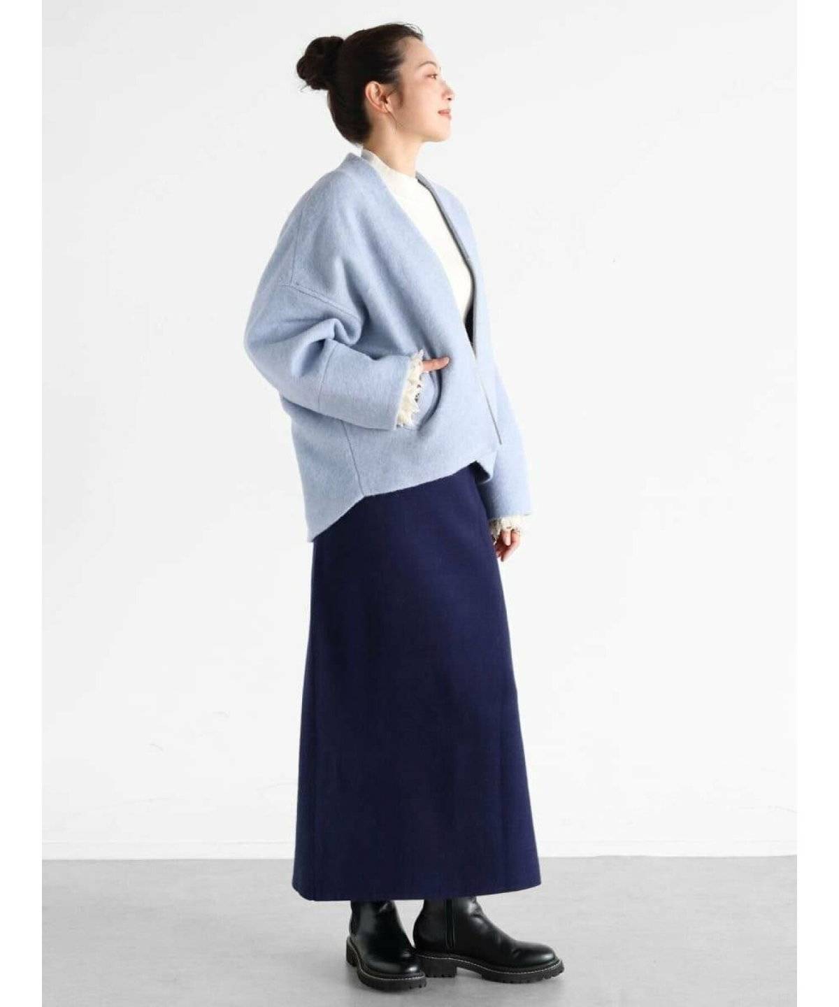 スカートコーデの女性