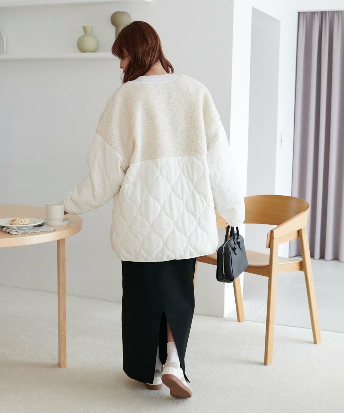 スカートコーデの女性