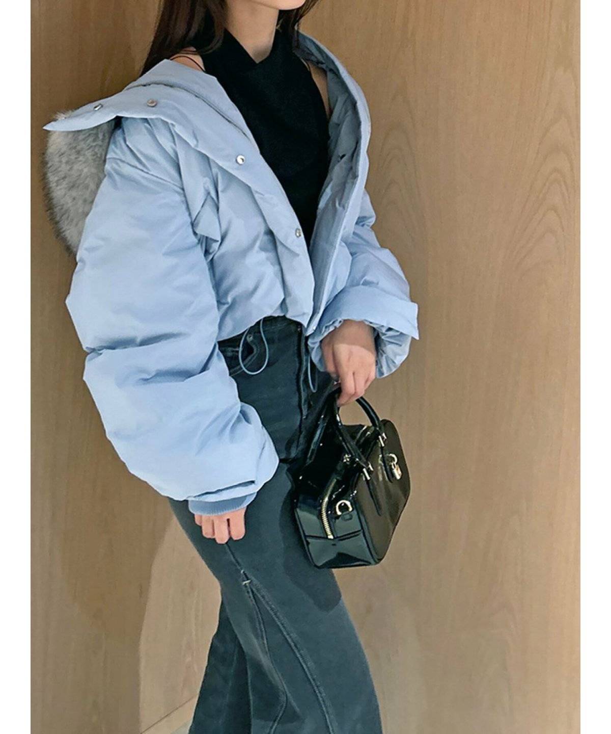 パンツコーデの女性