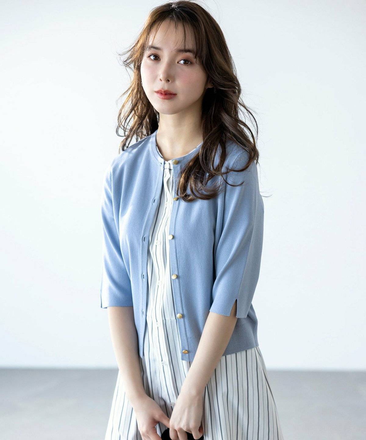 夏コーデの女性