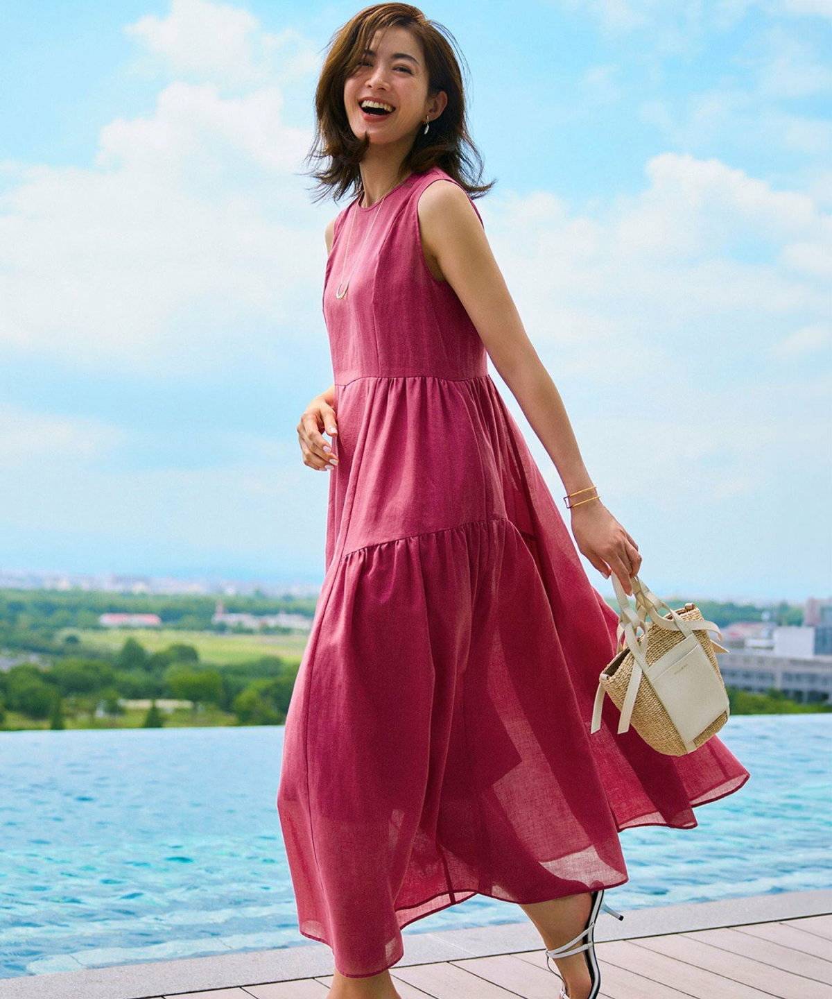 夏コーデの女性