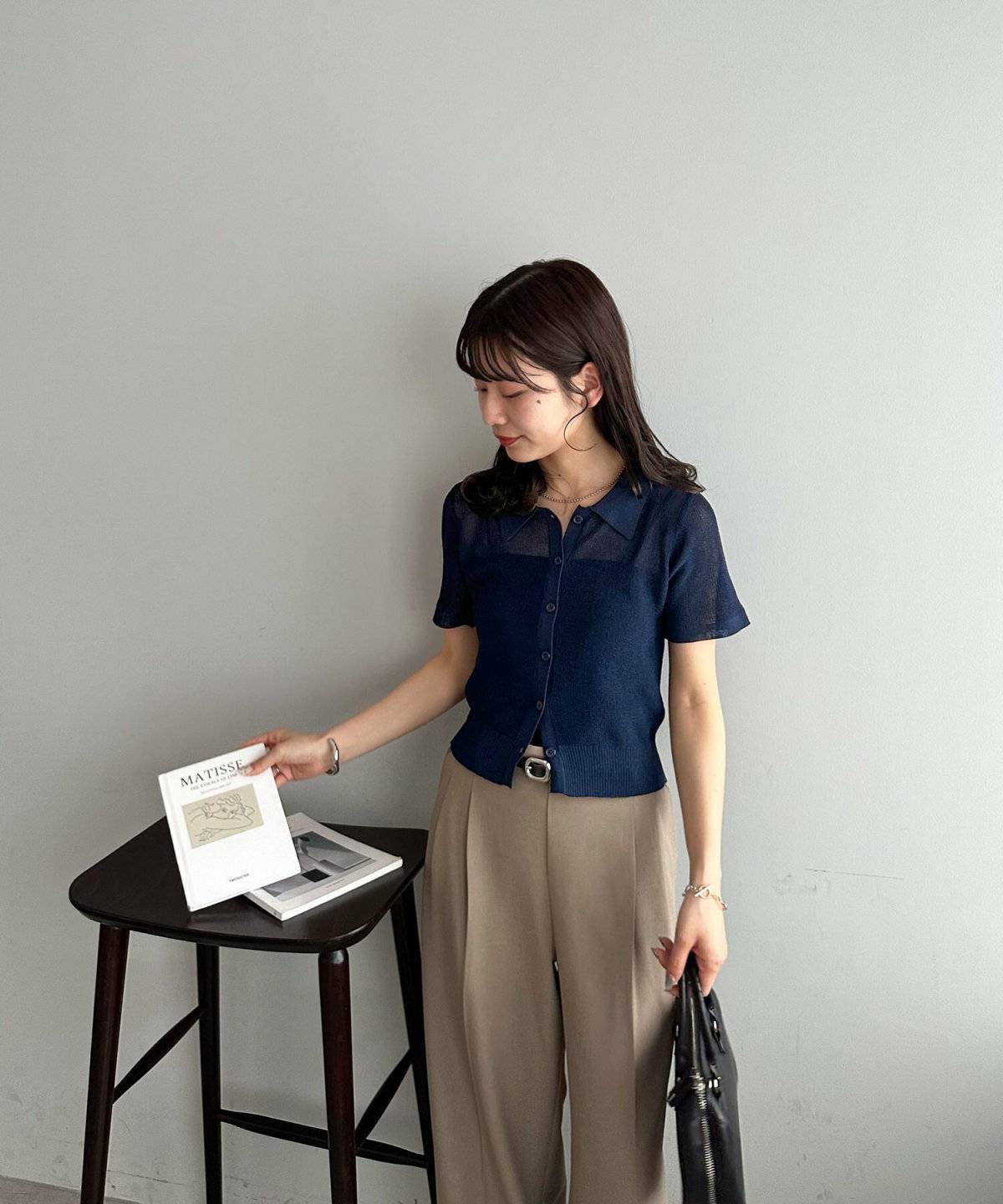 夏コーデの女性