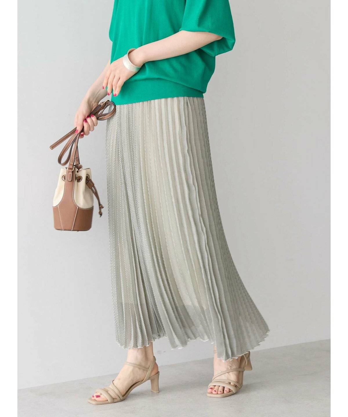 夏コーデの女性