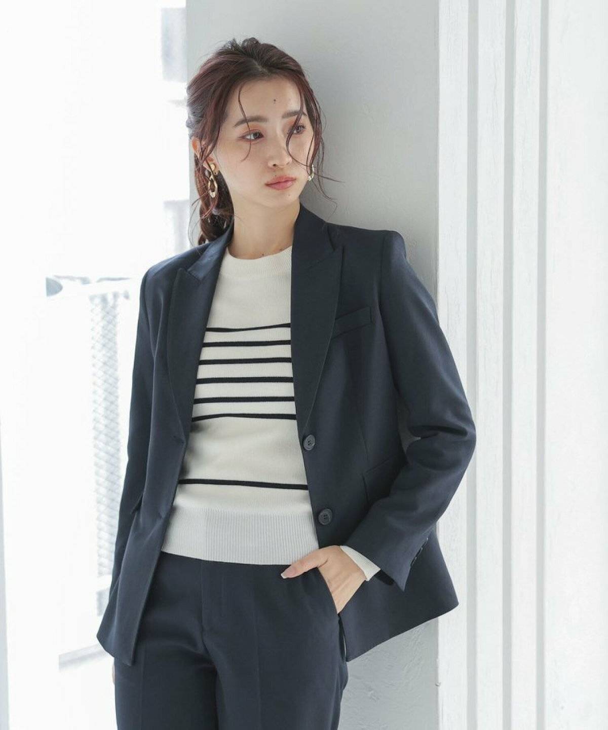 オフィスカジュアルなスーツコーデ