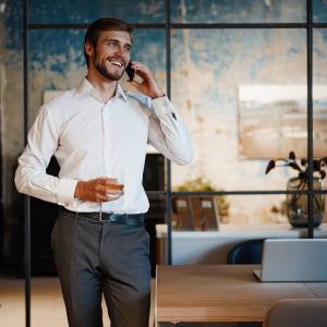 圧倒的にモテるイケオジが使う言葉。謙虚な40代50代男性の口癖5選