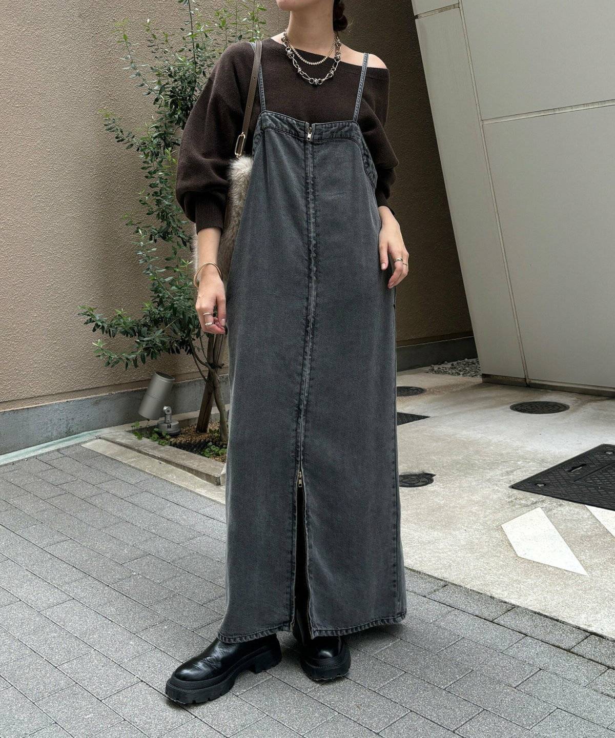 秋コーデの女性