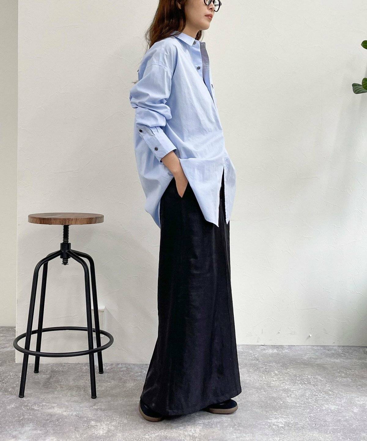 秋コーデの女性