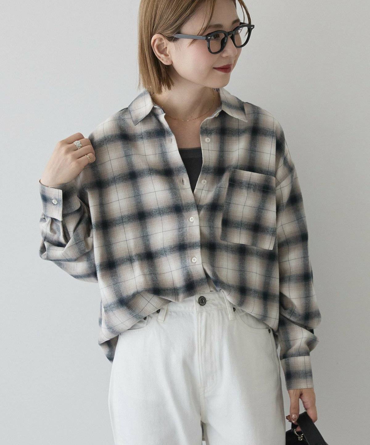 秋コーデの女性