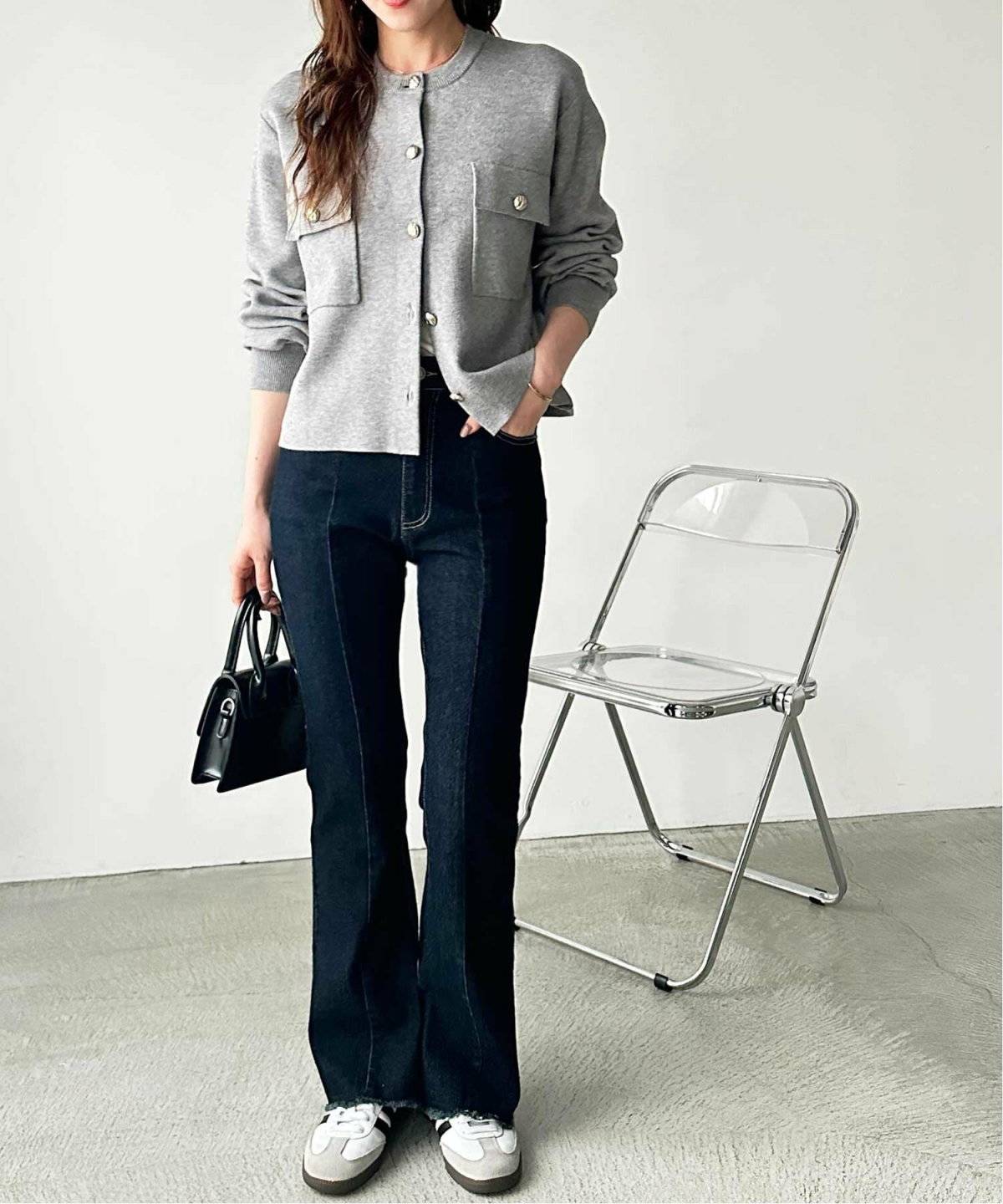 秋コーデの女性