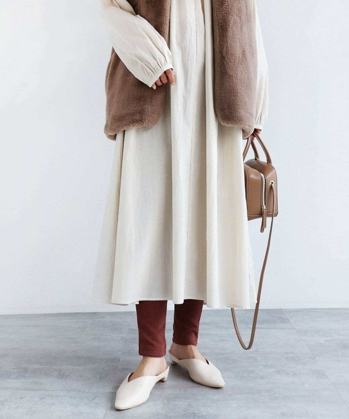 秋コーデの女性