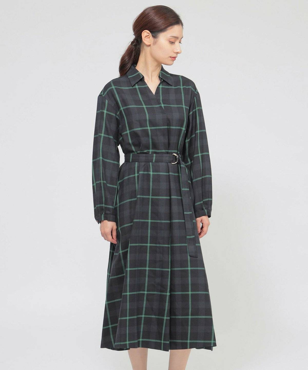 秋コーデの女性