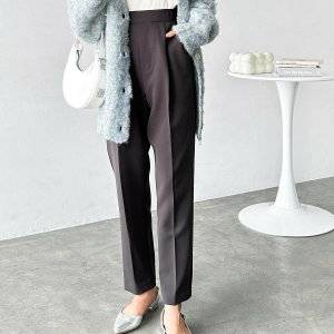  秋コーデの女性 