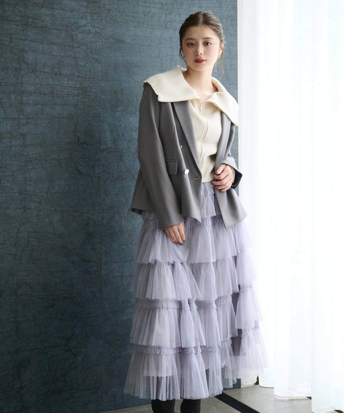 グレーのジャケットコーデ