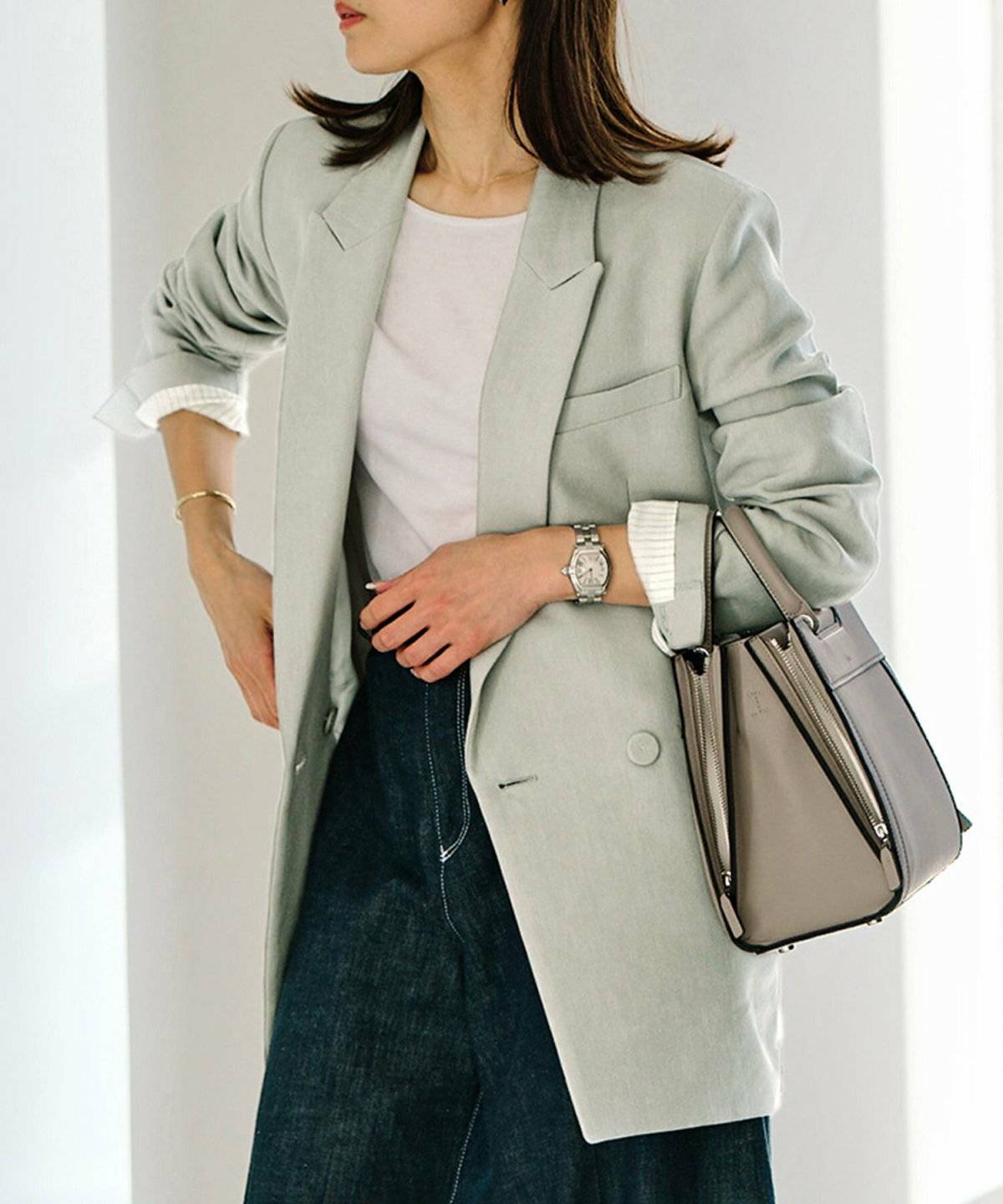 グリーンのジャケットコーデ