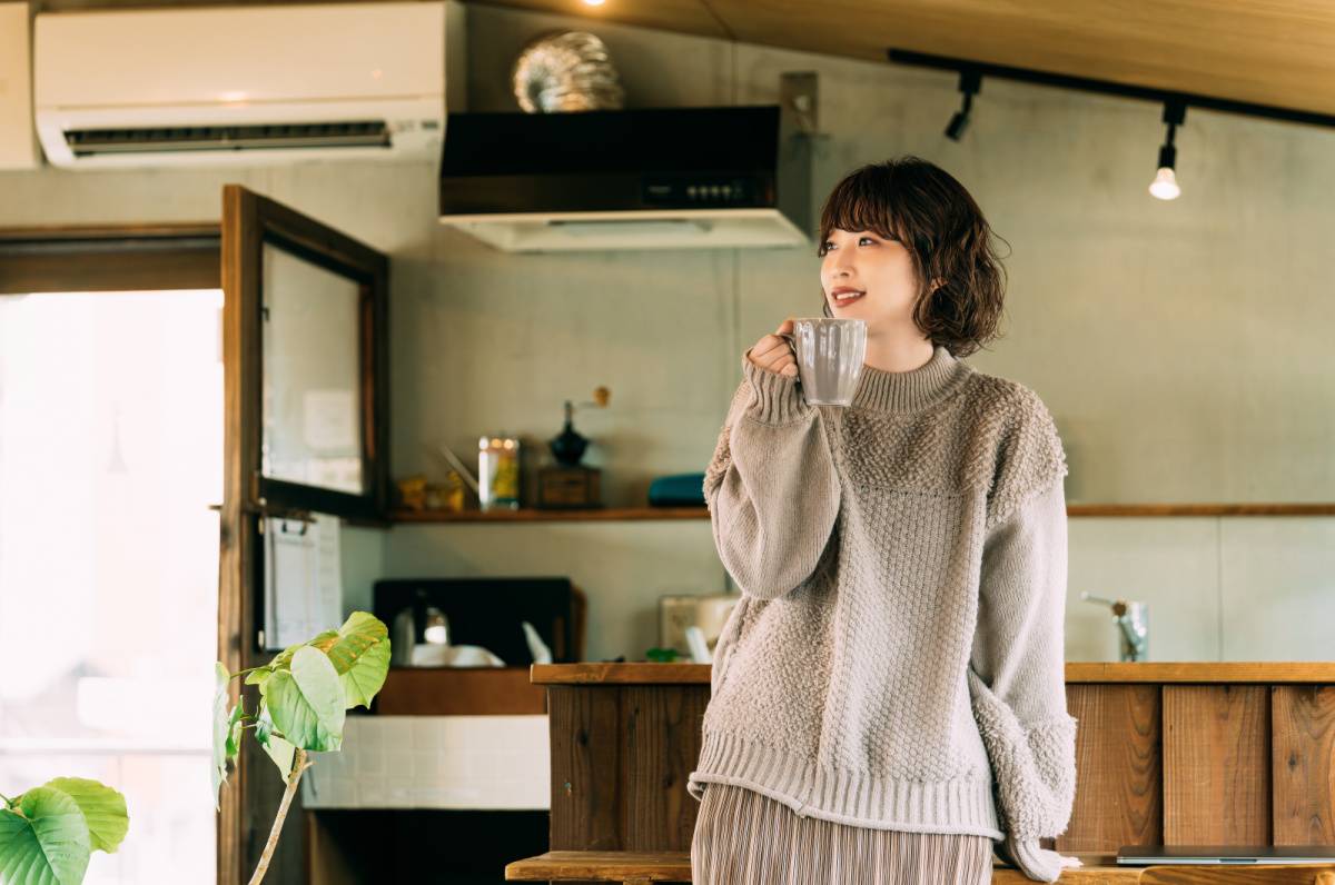 冬服を着た女性