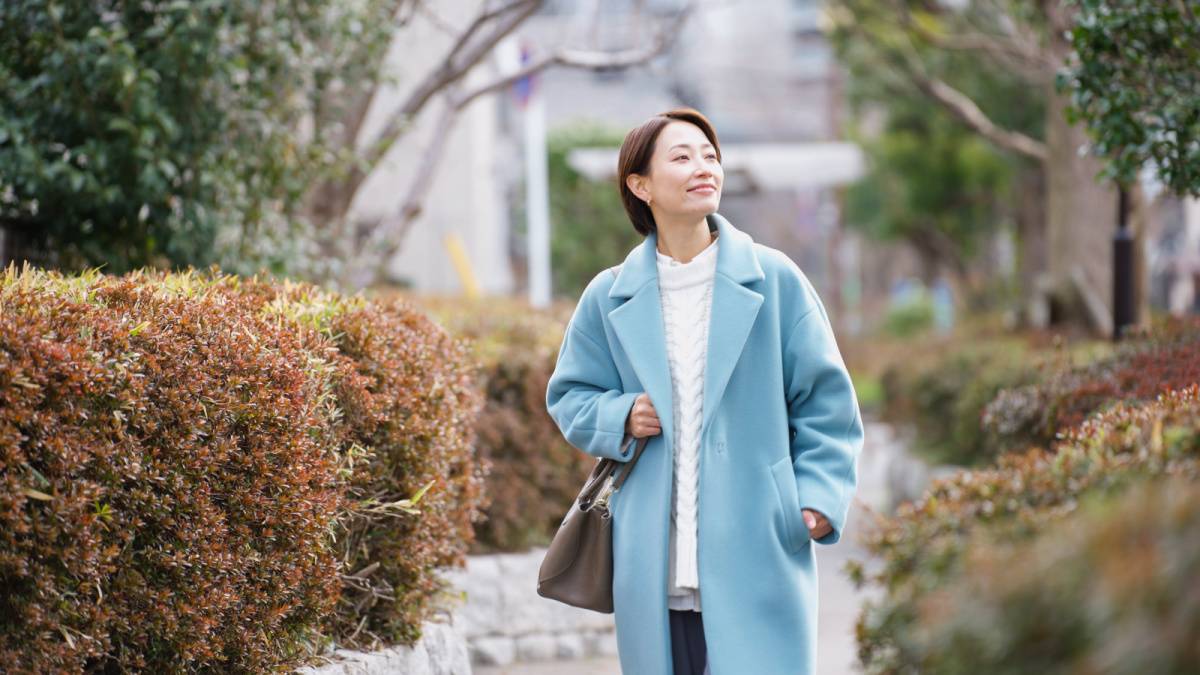 冬服を着た女性