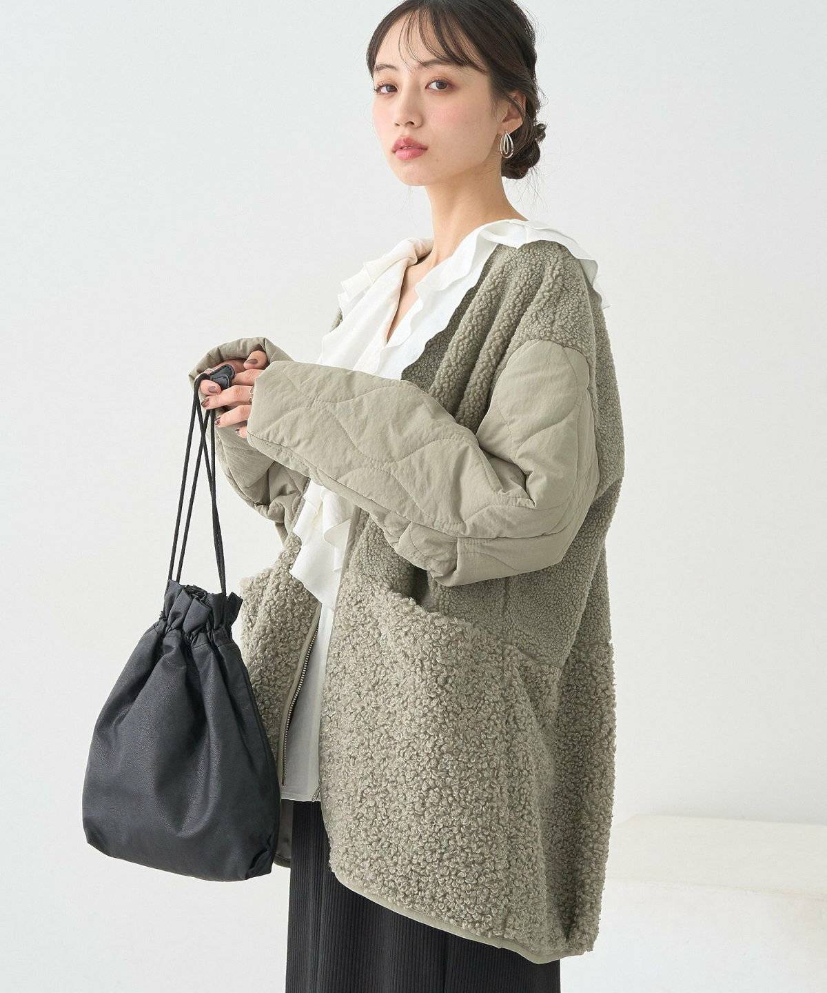 スカートコーデの女性