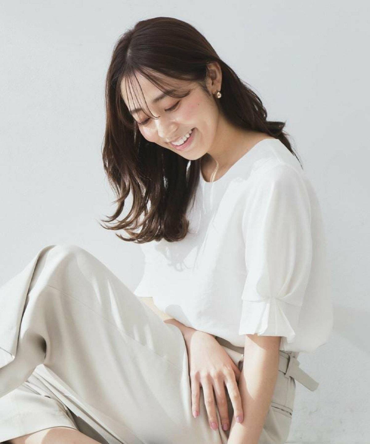 パンツコーデの女性