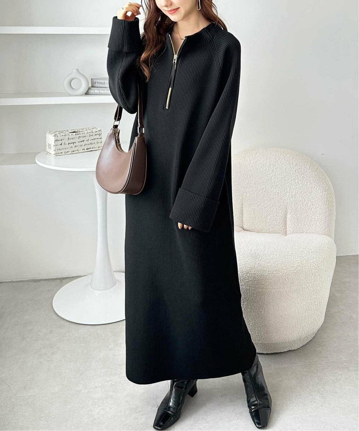 ワンピースコーデの女性