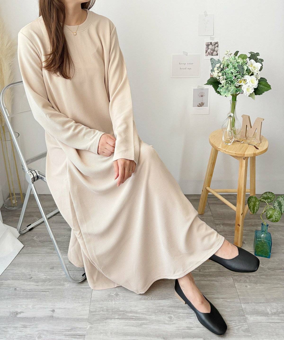 ワンピースコーデの女性