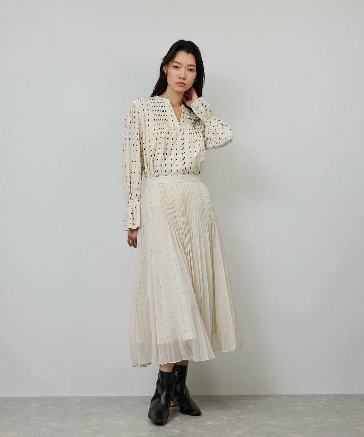 スカートコーデの女性