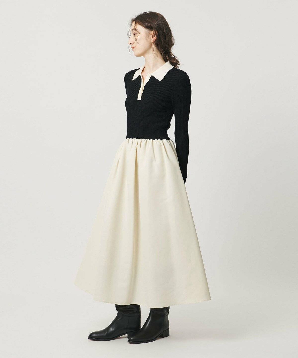 ワンピースコーデの女性