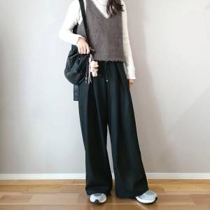 【2025年11月】こう着れば、老け見えしない!秋の黒パンツコーデ5選