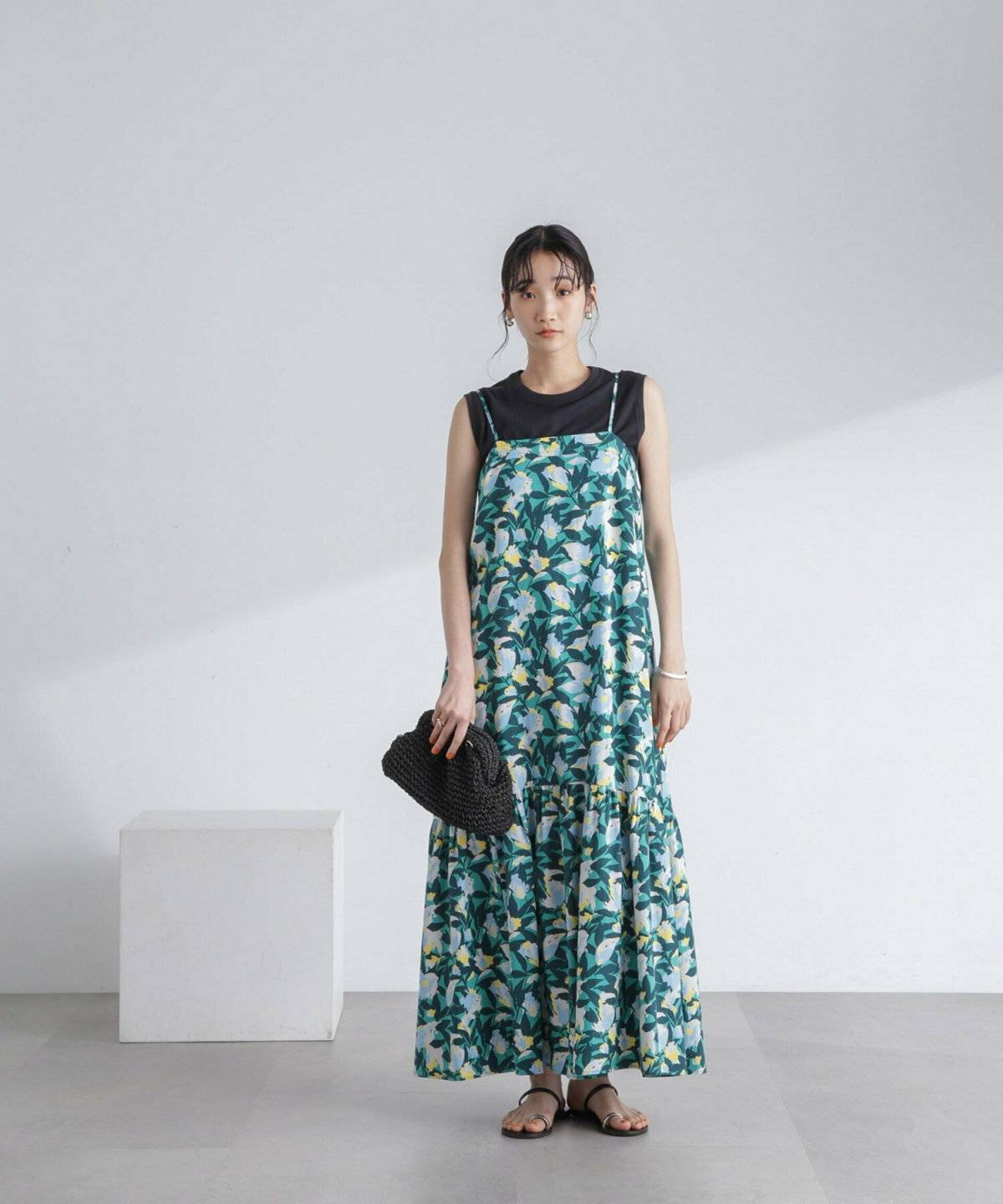 ワンピースを着た女性