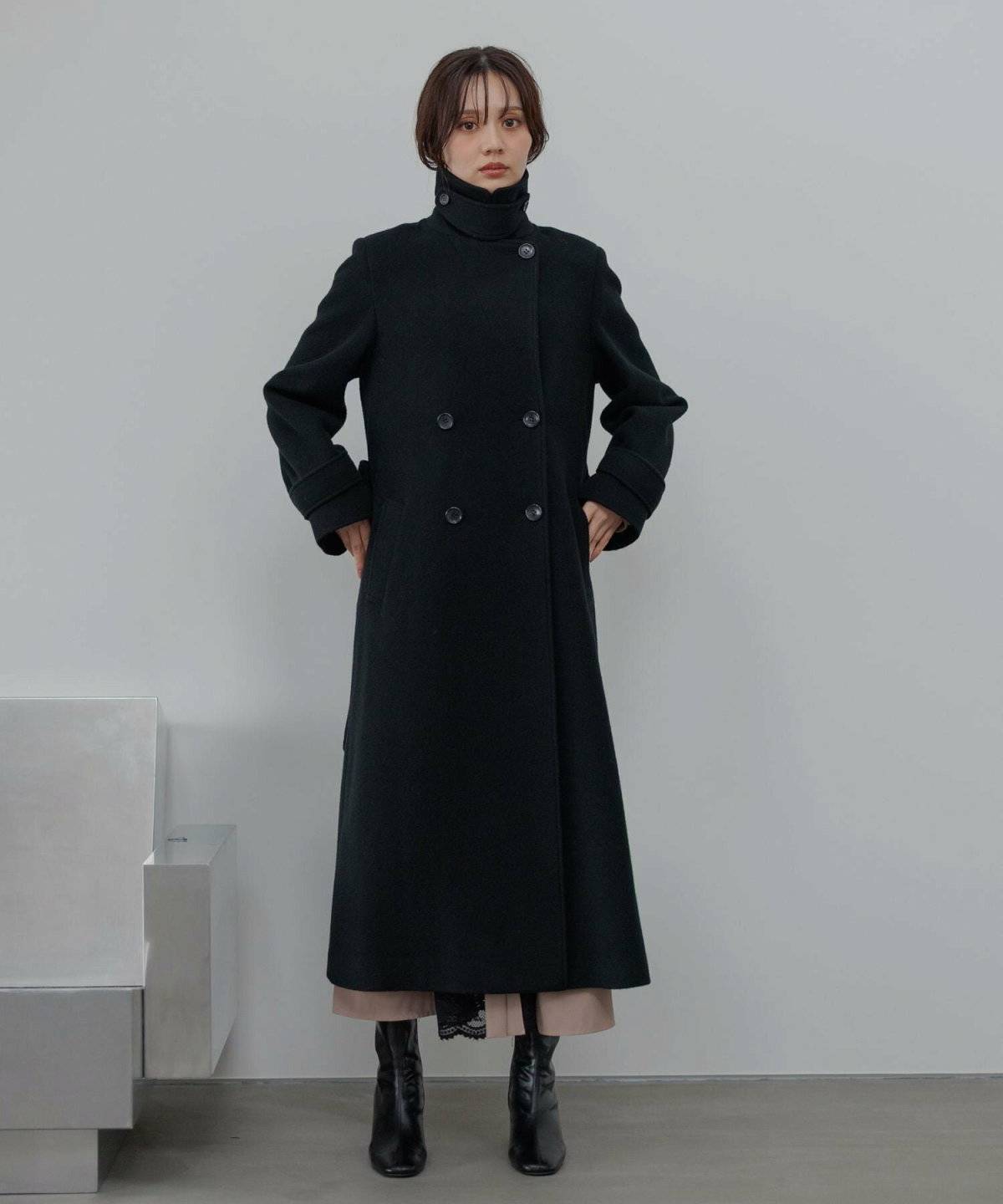 スカートコーデの女性