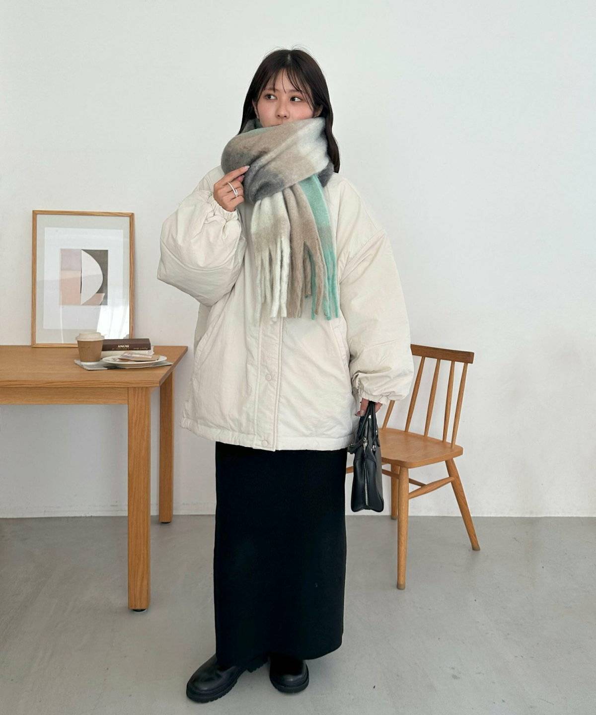 スカートコーデの女性