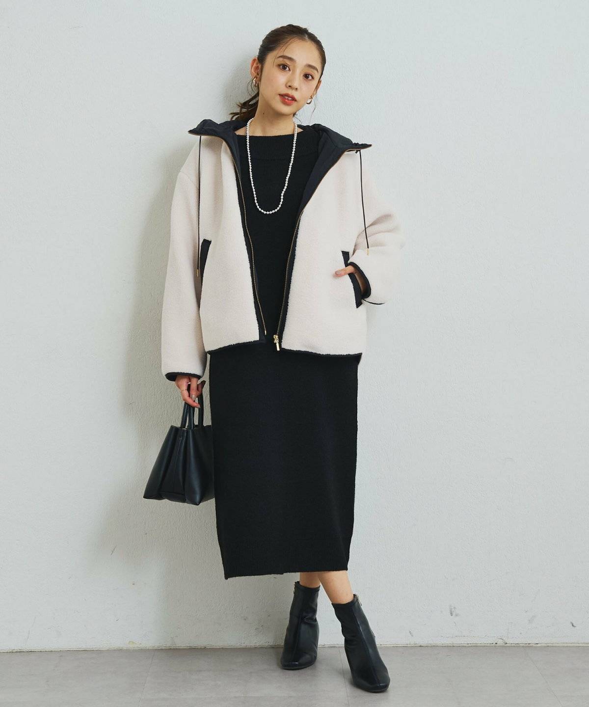 ワンピースコーデの女性