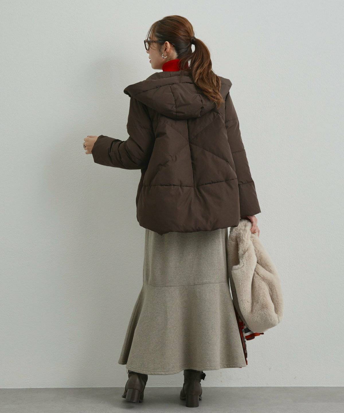 ワンピースコーデの女性