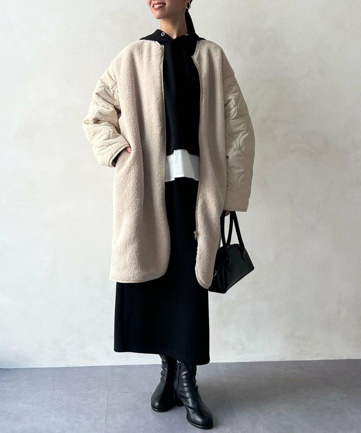 スカートコーデの女性