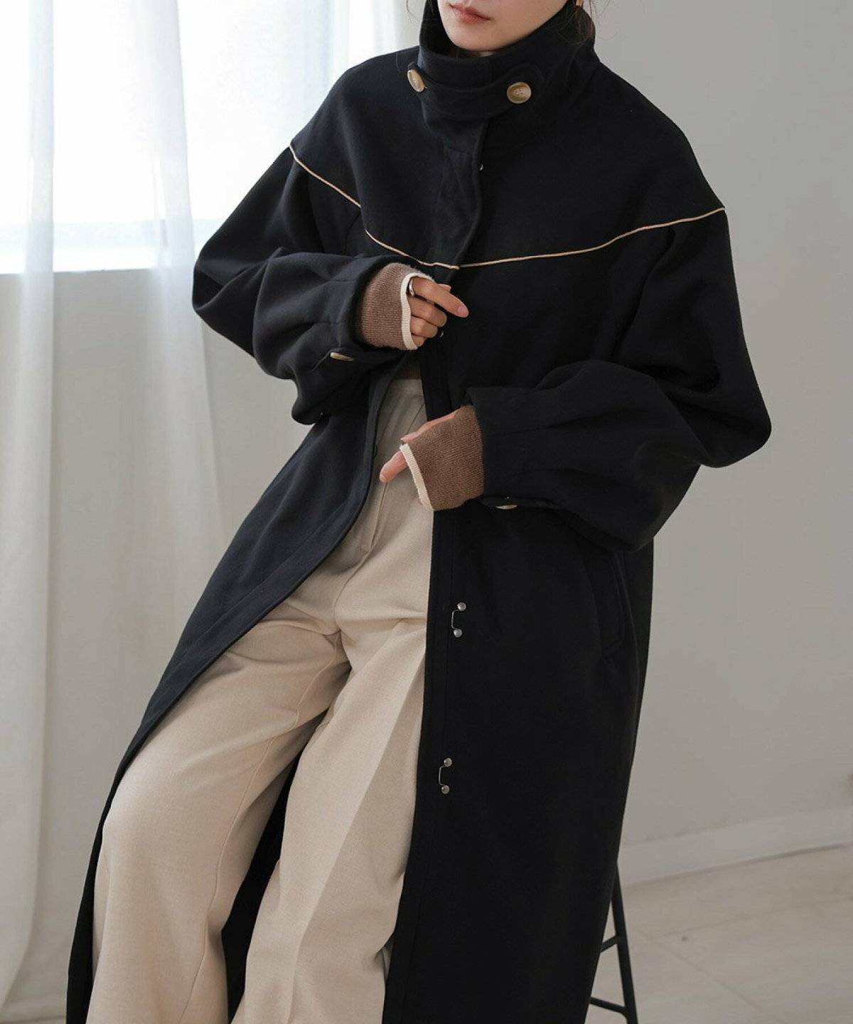 パンツコーデの女性