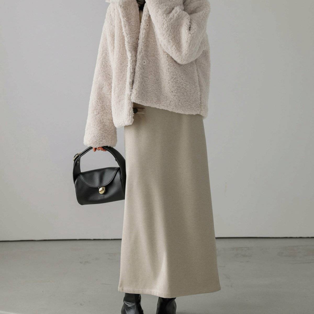 ワンピースコーデの女性