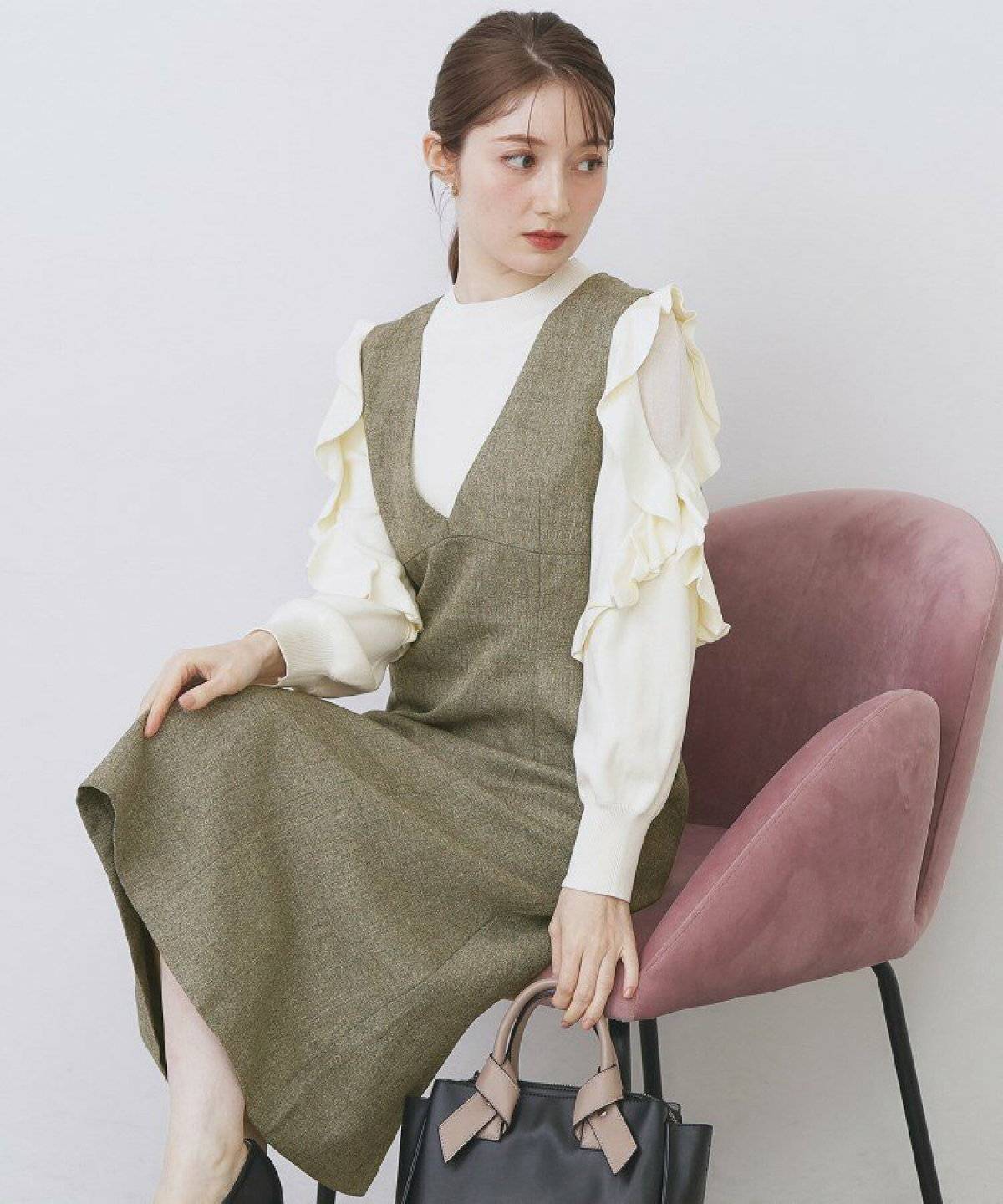 ワンピースコーデの女性