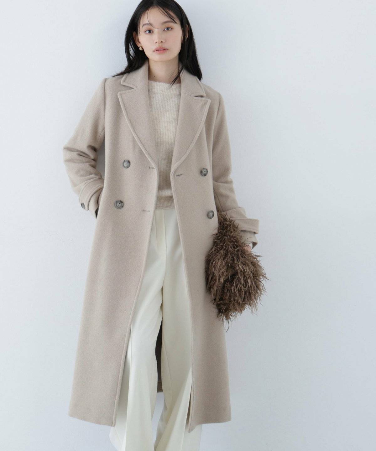 パンツコーデの女性