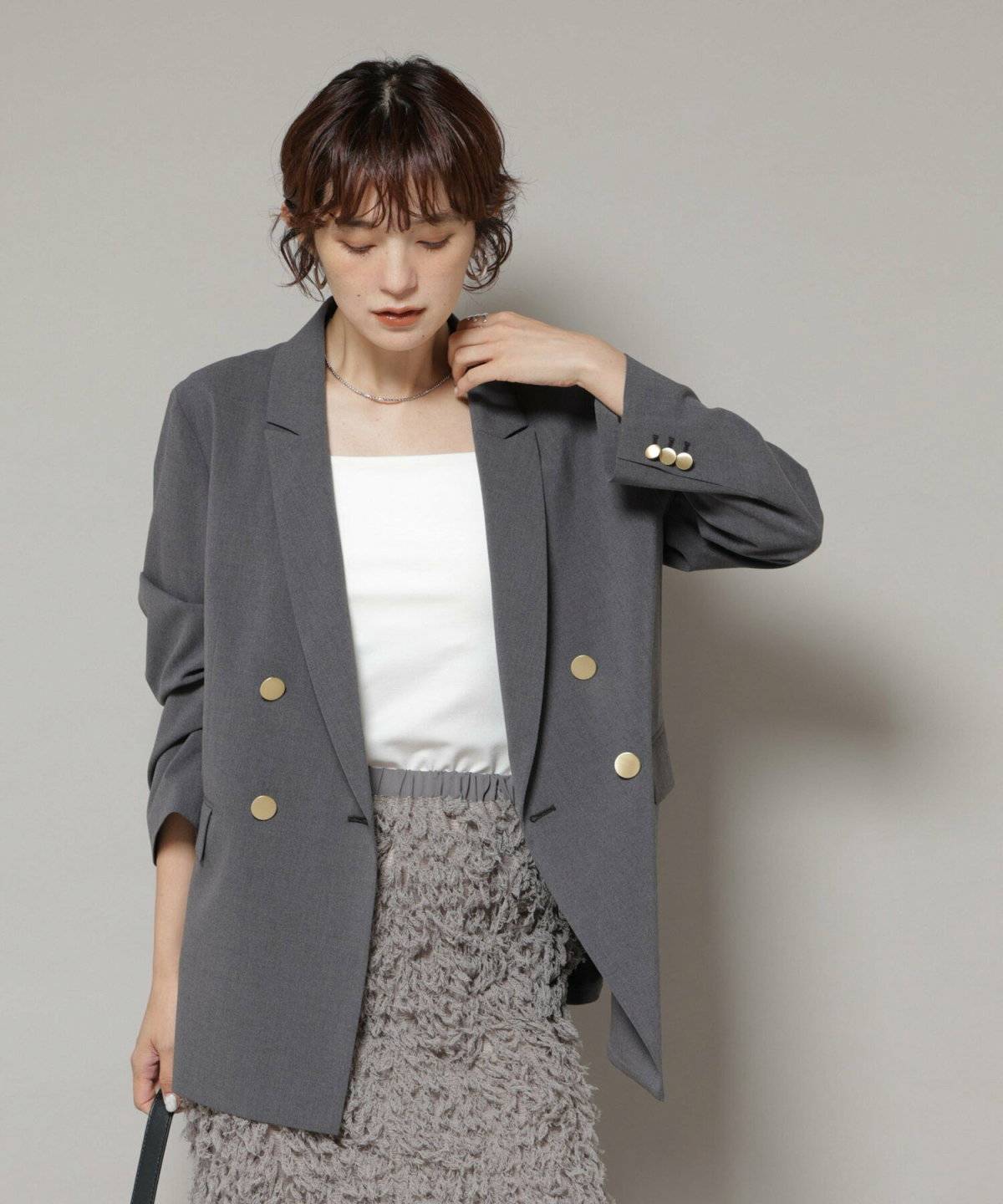 スカートコーデの女性