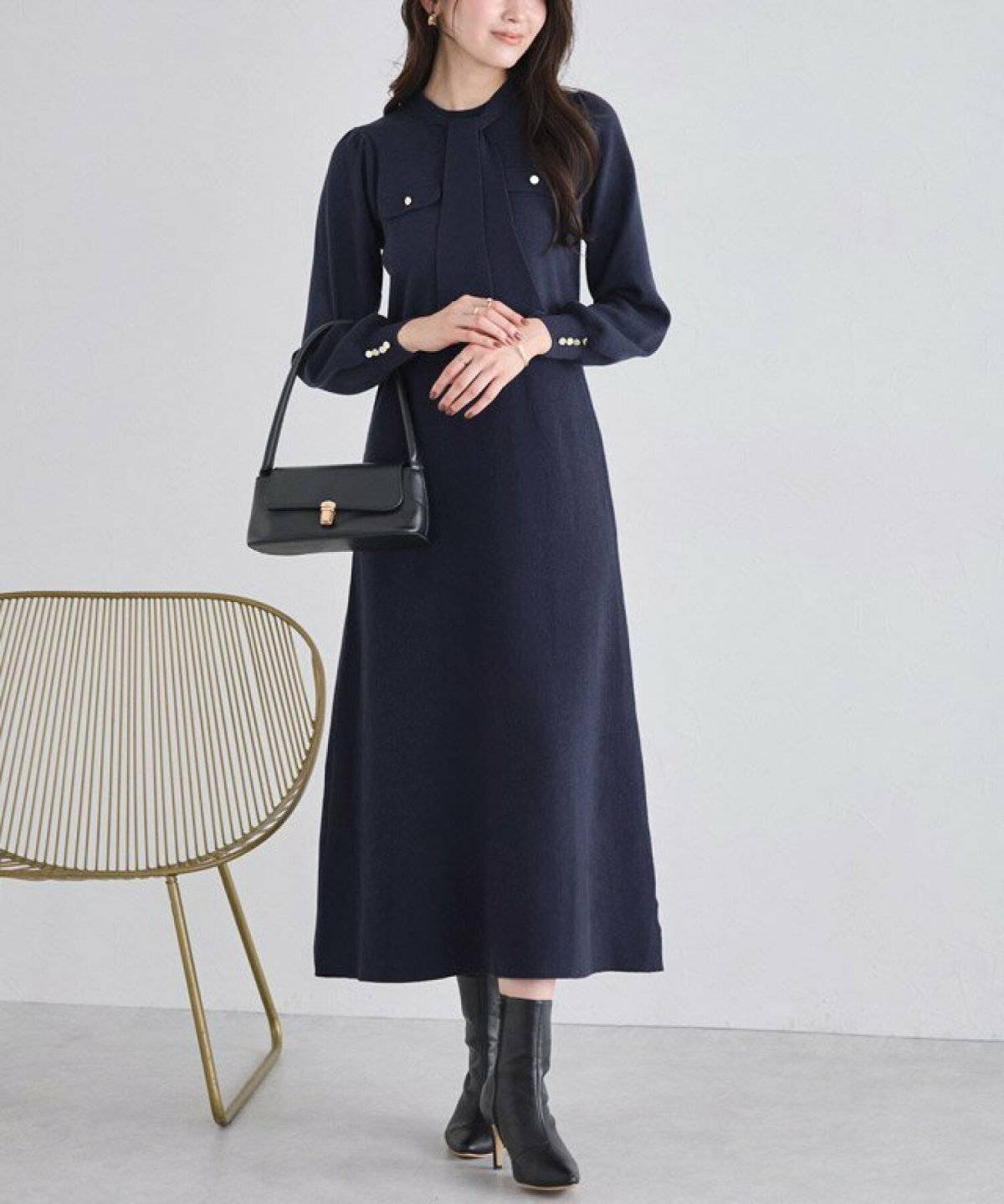 ワンピースコーデの女性