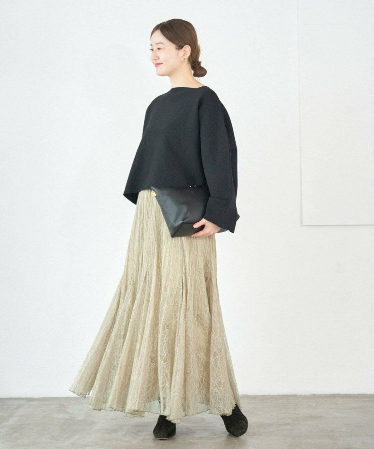 スカートコーデの女性