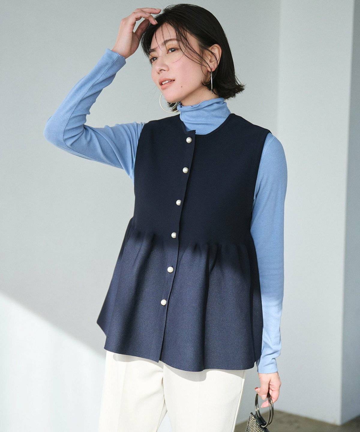 パンツコーデの女性