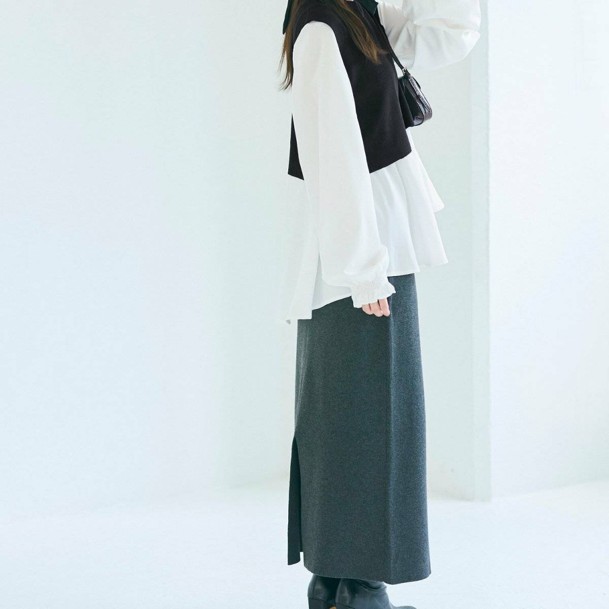 スカートコーデの女性